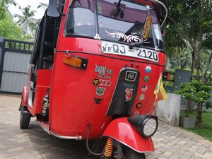 bajaj 2 stock three wheeler