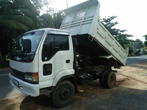 isuzu-juston-tipper-2000-trucks-for-sale-in-puttalam