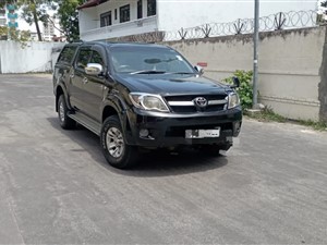 TOYOTA HILUX DOUBLE CAB AVAILABLE FOR RENT