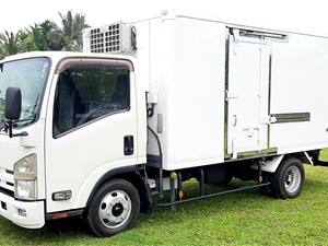 isuzu-elf-freezer-truck-14.5-ft-(6-bolts)-2015-trucks-for-sale-in-colombo