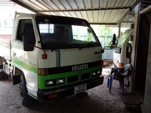 isuzu-elf-1973-trucks-for-sale-in-puttalam