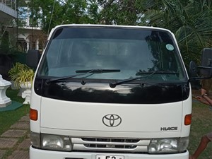 toyota-hiace-crew-cab-1990-trucks-for-sale-in-puttalam