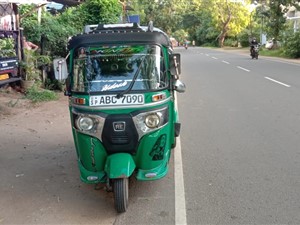 bajaj-4-stroke-three-wheel-2015-three-wheelers-for-sale-in-ratnapura