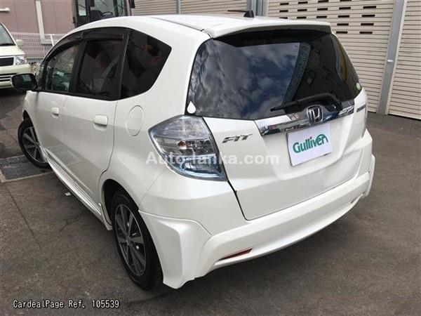 HONDA FIT HYBRID CAR FOR RENT