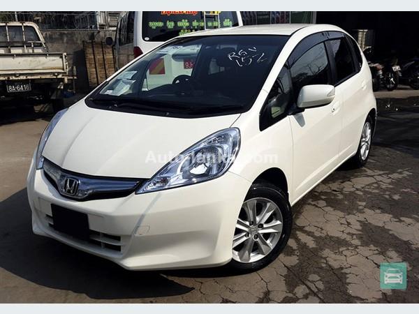 HONDA FIT HYBRID CAR FOR RENT