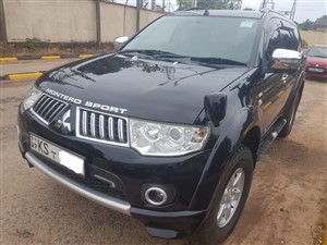 MITSUBISHI MONTERO SPORT JEEP FOR RENT