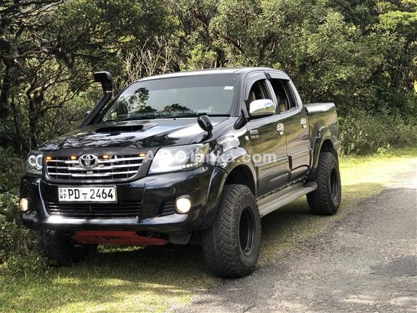 TOYOTA HILUX FOR RENT