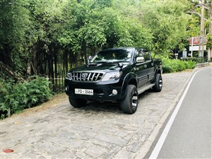TOYOTA HILUX FOR RENT