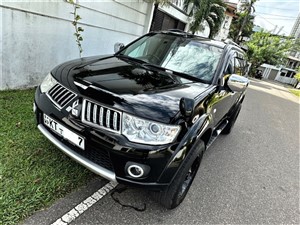 MITSUBISHI MONTERO SPORTS