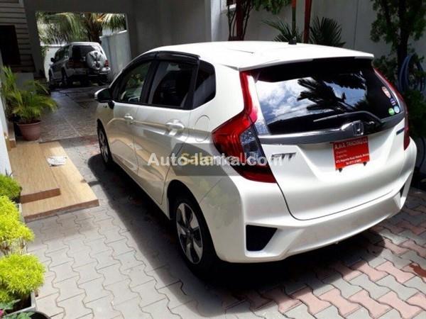 HONDA FIT GP5 FOR RENT