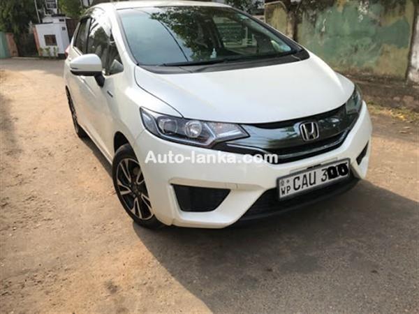 HONDA FIT GP5 FOR RENT