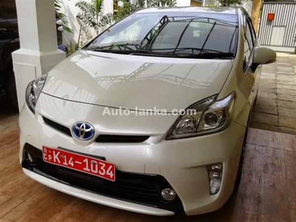 TOYOTA PRIUS 3RD GEN FOR RENT