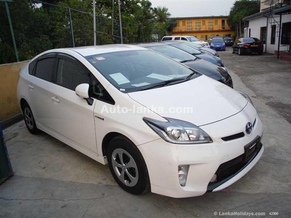 TOYOTA PRIUS 3RD GEN FOR RENT