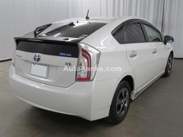 Toyota Prius 3RD Gen Car For Rent