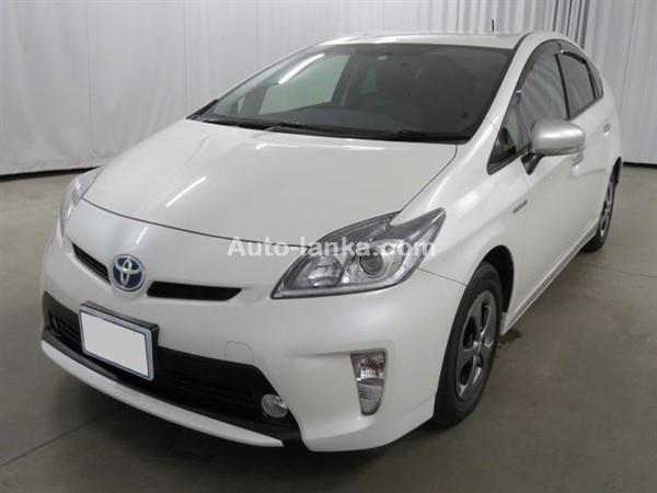 Toyota Prius 3RD Gen Car For Rent