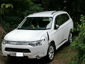 Rent a car - Mitsubishi Outlander VIP Jeep 2014 for Rent