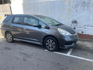 Honda Shuttle Hybrid 2014 For Rent