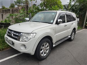 Mitsubishi Montero suv Jeep for rent