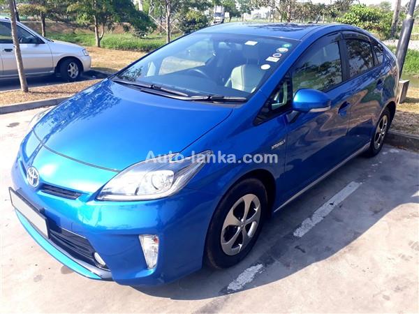 RENT A CAR IN COLOMBO - TOYOTA PRIUS CAR FOR SELF DRIVE
