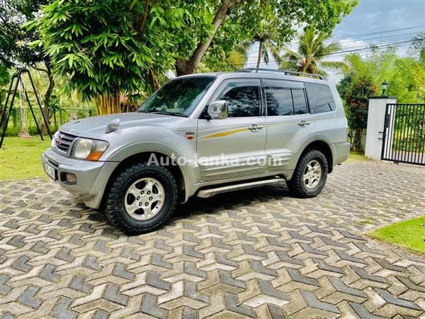 RENT A CAR IN COLOMBO - MONTERO V6 4X4 SUV FOR SELF DRIVE