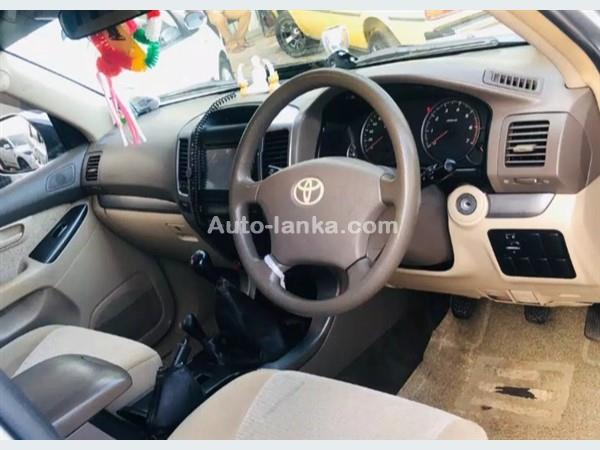 Toyota Land Cruiser jeep for rent - 7 Seater