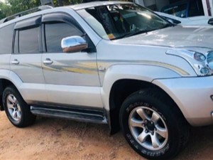 Toyota Land Cruiser jeep for rent - 7 Seater