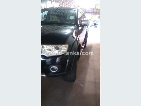 Rent a car-montero sport jeep