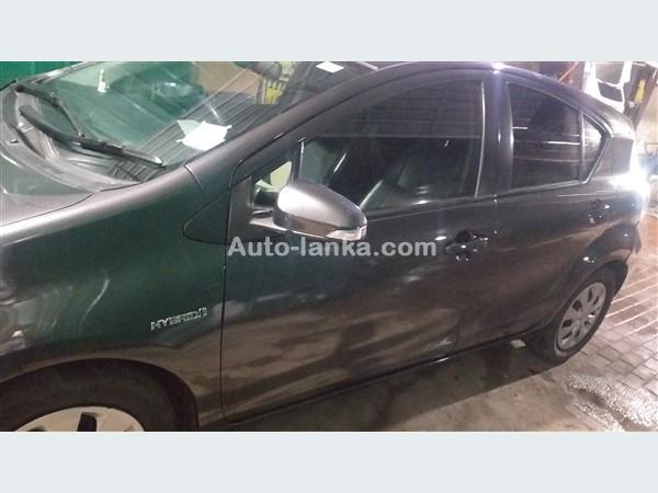 RENT A CAR-TOYOTA AQUA