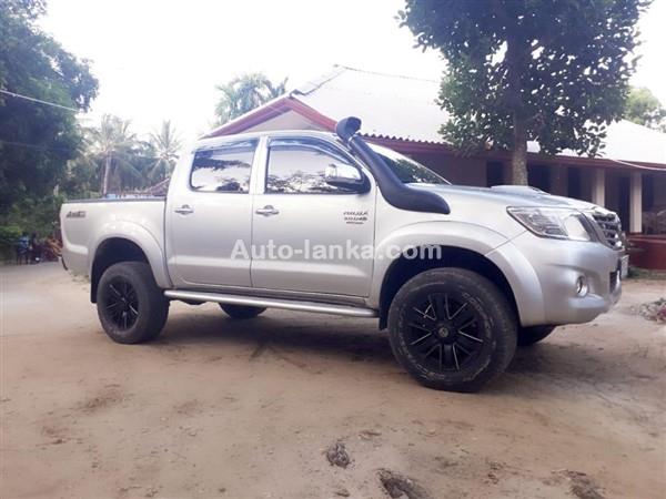 Hilux For Rent 2016(Auto)