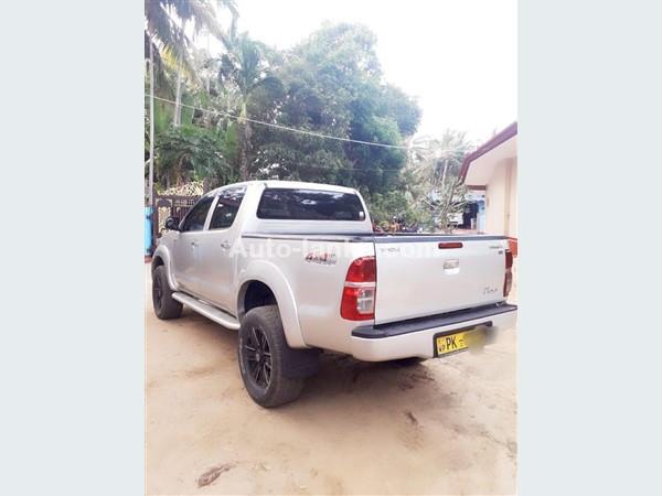 Toyota Hilux 2016 For Rent (Auto)