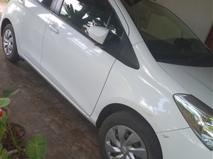 RENT A CAR-TOYOTA VITZ