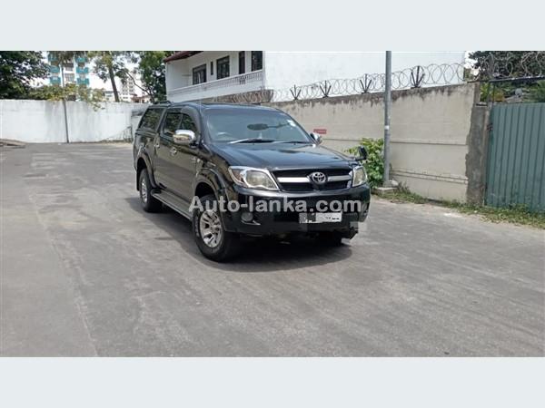 TOYOTA HILUX DOUBLE CAB AVAILABLE FOR RENT