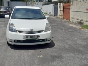 TOYOTA PRIUS AVAILABLE FOR RENT