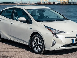 prius 4th gen car for rent