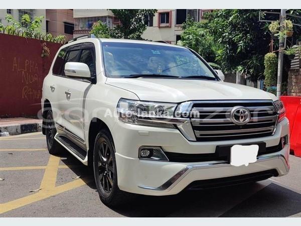 Toyota Landcruiser V8 SUV For Rent