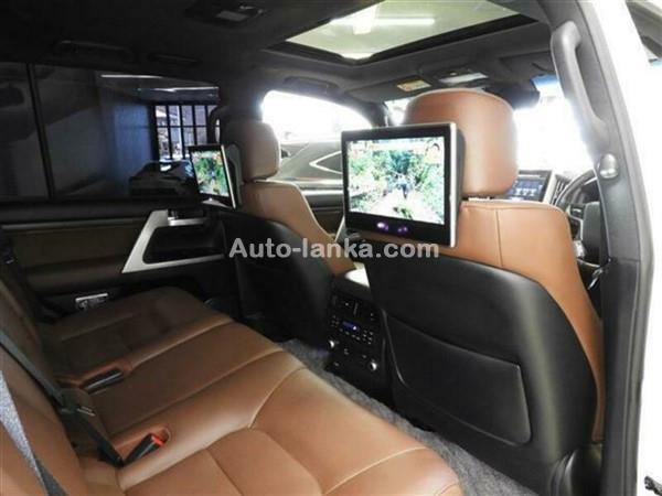 Toyota Landcruiser V8 SUV For Rent