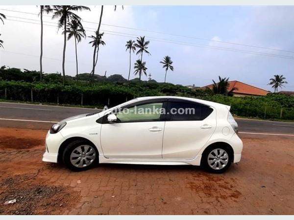 TOYOTA AQUA FOR RENT