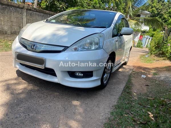 Rent a  car Honda fit Shuttle
