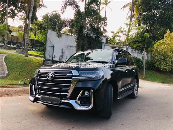 Rent a Car Land Crusier V 8