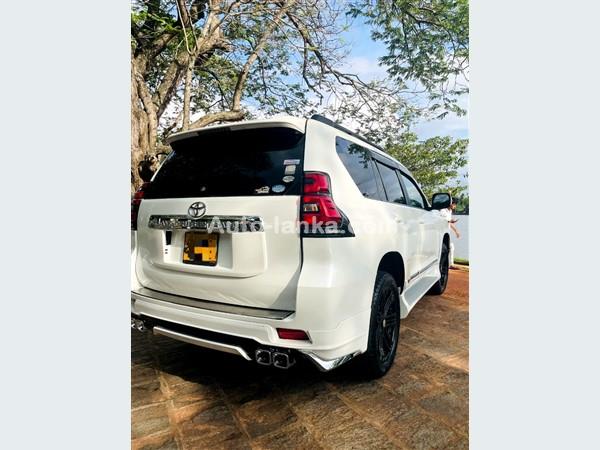 Rent a Land Cruiser  Prado 150