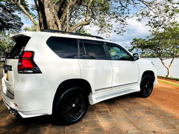 Rent a Car Land Crusier  PARDO 150