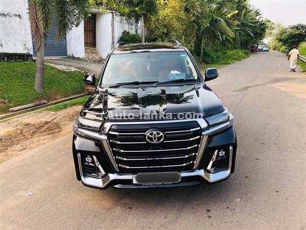 Rent a Car Land Crusier V 8