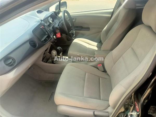 Honda Insight car for rent