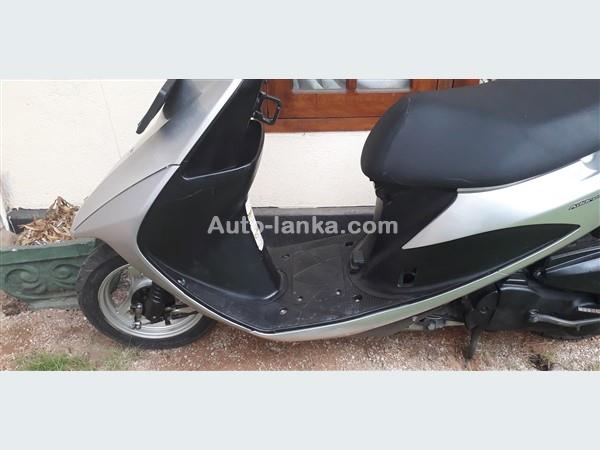 rent a  Suzuki V 50cc Scooter bike