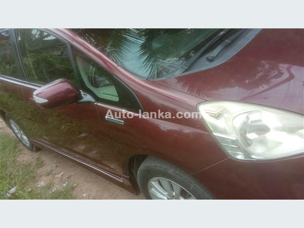 Honda Fit Shuttle Hybrid for Rent