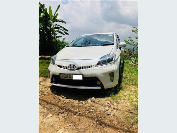 RENT A CAR- TOYOTA  PRIUS 3RD