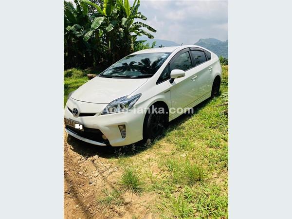 RENT A CAR- TOYOTA  PRIUS 3RD