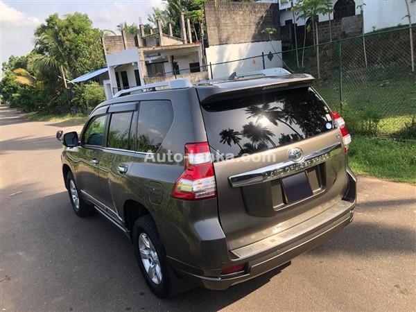 Rent a Car Land Crusier prado 150