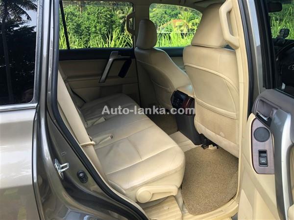 Rent a Car Land Crusier prado 150