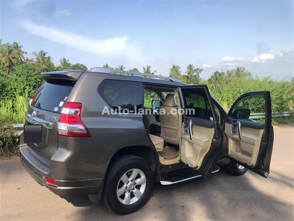 Rent a Car Land Crusier prado 150